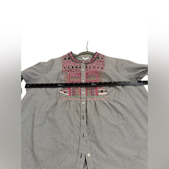 2/$30 Crown & Ivy blue striped top with Embroidered bodice ladies size 1X - Picture 10 of 10